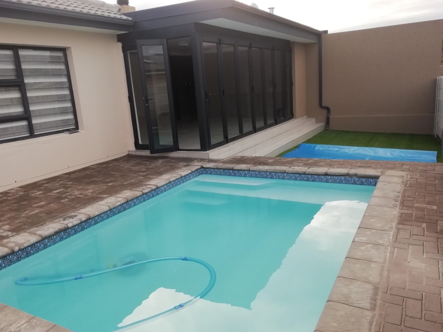 4 Bedroom Property for Sale in Seemeeu Park Western Cape